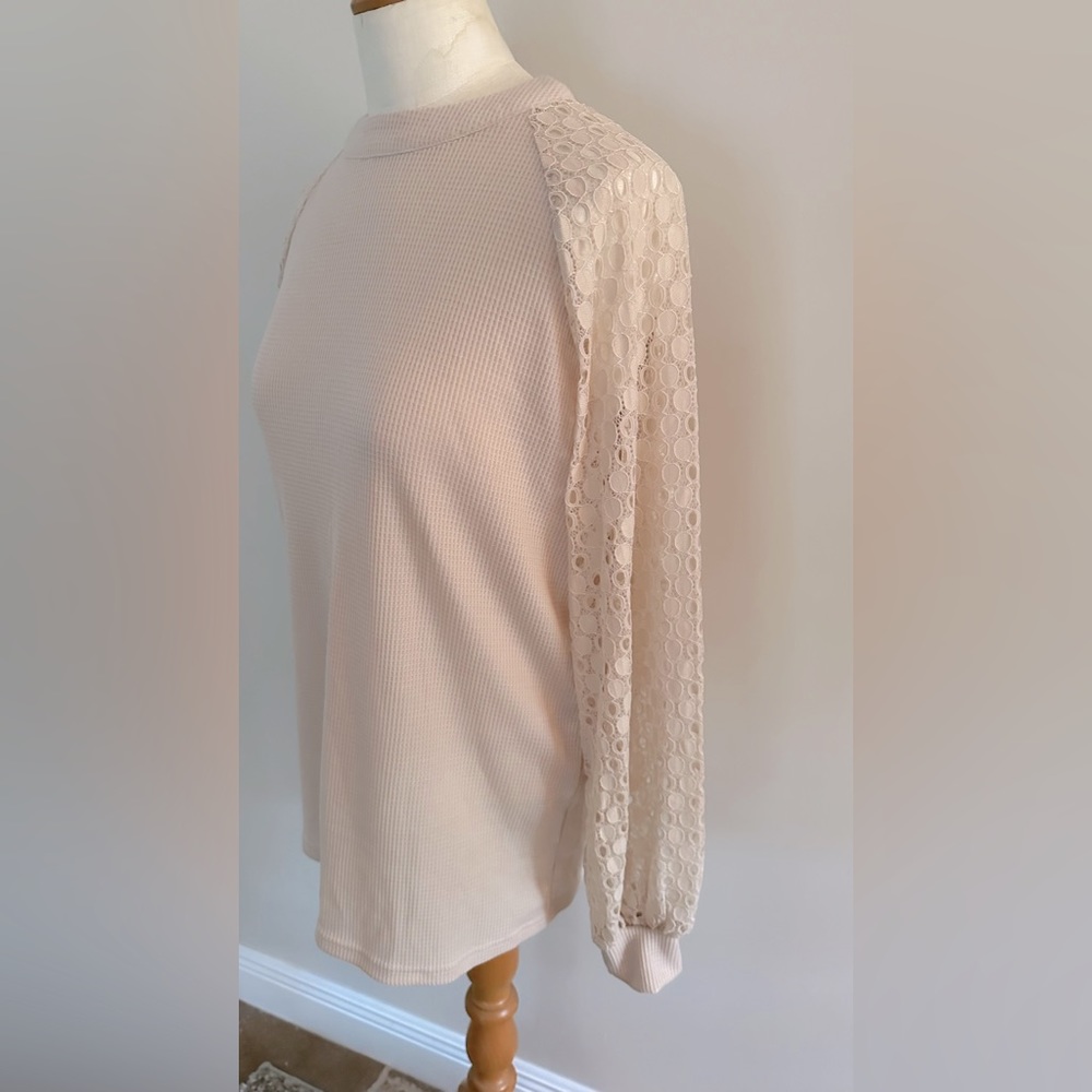 Cream Colored Size Large, Lace long sleeves, waffle knit top NWT